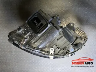 Фар (десен) за Mercedes C Class W205 — снимка 3