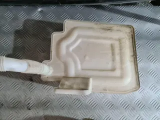Казанче за чистачки за VW Golf 5 1.6FSI
