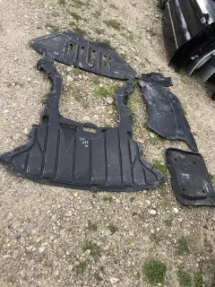 Кора под двигател бмв х1 е84 хд ( kora pod dvigatel bmw x1 e84 xd )