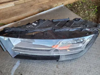 Фар (ляв) за Audi Q7 4M Matrix