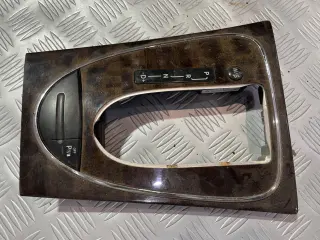 Конзола около скоростен лост за Mercedes E Class W211 - Класик, автомат