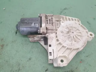 Предно ляво моторче за ел. стъкло за Audi A4 B8