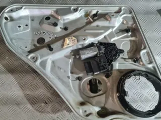 Заден ляв стъклоповдигач за Фолксваген Пасат Б5.5 комби / VW Passat B5.5  2.5 TDI