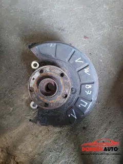 Шенкел (преден десен) за VW Passat B7