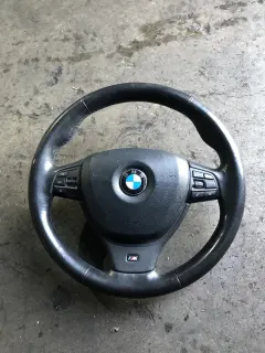 М волан бмв ф10/11 2012г ( m volan bmw f10/11 2012g )