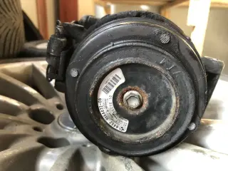 Компресор климатик бмв 5 ф10/11 550и 408 ( kompresor bmw f10/11 550i ) — снимка 2