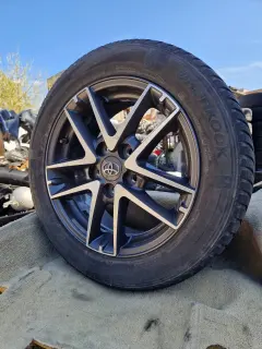 На брой! Toyota гума с джанта 215/55/16
