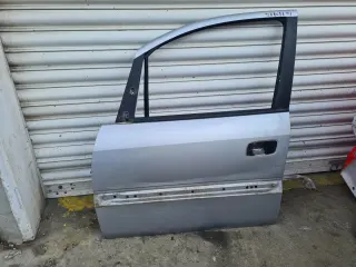 Предна лява врата за Opel Zafira a 2.2 i 147 к.с.