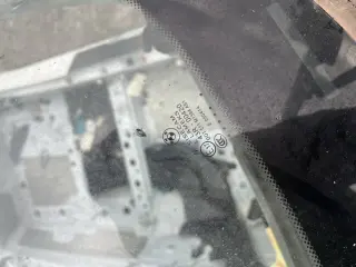 Предно стъкло бмв 1 ф20 ( predno styklo bmw 1 f20 ) — снимка 2
