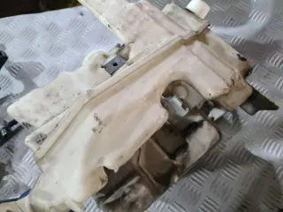 Казанче за течност за чистачки за VW Passat B6 2.0 TDI ВМР