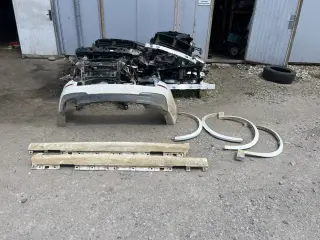 Задна М броня/прагове/вежди бмв х3 ф25 фейслифт ( zadna M bronq/pragove/vejdi bmw x3 f25 )