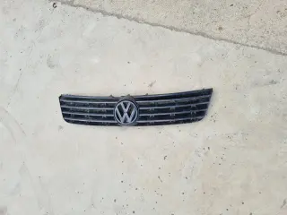 Предна решетка за VW Passat B5 2.5 TDI