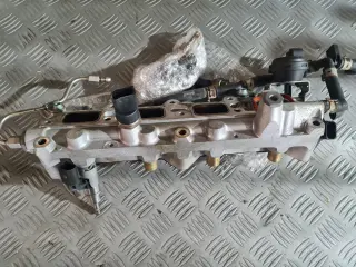 Горивен рейл с дюзи за VW Golf 5 1.6 FSI