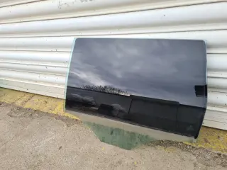 Задно ляво стъкло за VW Passat B6 2.0 TDI ВМР