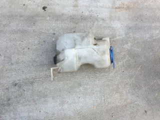 Казанче за течност за чистачки за Audi A3 8L