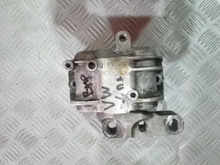 Преден ляв тампон за двигател за VW Passat B6 2.0 TDI