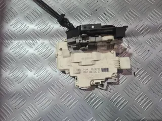 Предна лява брава за Фолксваген Пасат Б7 / VW Passat B7 2.0 TDI