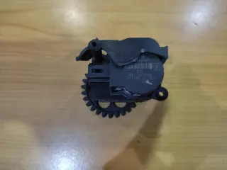 Моторче за клапа за парно - 175 за VW Тouran