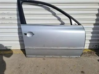 Предна дясна врата за Фолксваген Пасат Б5.5 комби / VW Passat B5.5  2.5 TDI