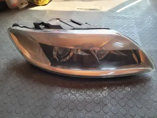 Фар (десен) за Audi Q7 4L