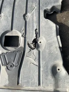 Кори под двигател бмв е87 ( kori pod dvigatel bmw e87 ) — снимка 2