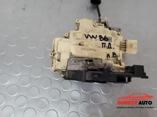 Брава (предна дясна) за VW Passat B6 2.0 TDI BKP Sedan