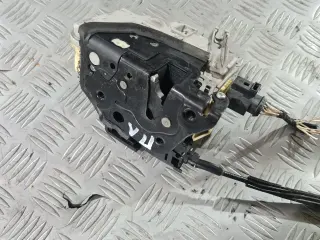Предна лява брава за VW Passat B6 2.0 TDI ВМР