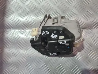 Предна дясна брава за Audi A3 8P Sportback