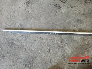 Водобранна лайсна (предна дясна) за Audi A6 C6 (4F)