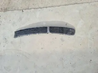 Предна лява решетка за VW Passat B5 2.5 TDI
