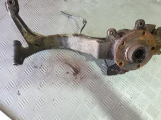 Преден десен шенкел за VW Passat B5 1.8 T комби
