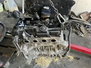 Двигател бмв 2.0д 190 Б47д20а ( dvigatel bmw 2.0d 190 b47d20a )