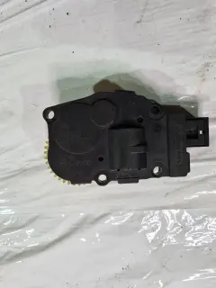 Клапа за парно за  Ауди А4 Б8 / Audi A4 B8 2.0 TDI комби, номер 71