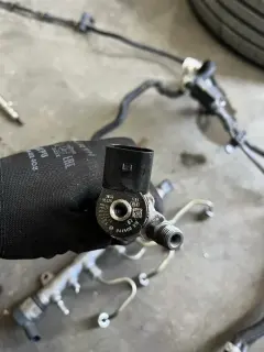 Помпа/дюзи/рейл бмв х1 ф48 1.8д 150 ( pompa/diuzi/reil bmw x1 f48 1.8d — снимка 3