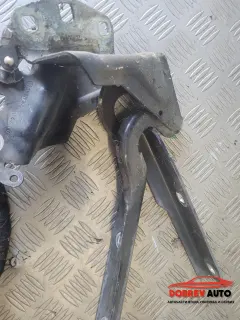Панти за преден капак за VW Passat CC