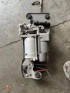 Компресор окачване бмв х5/х6 е70/71 ( komoresor okachvane bmw x5/x6 ) — снимка 3