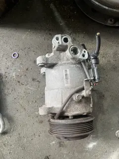 Компресор климарик бмв ф46 218д 150 ( kompresor klimatik bmw f46 218d — снимка 3